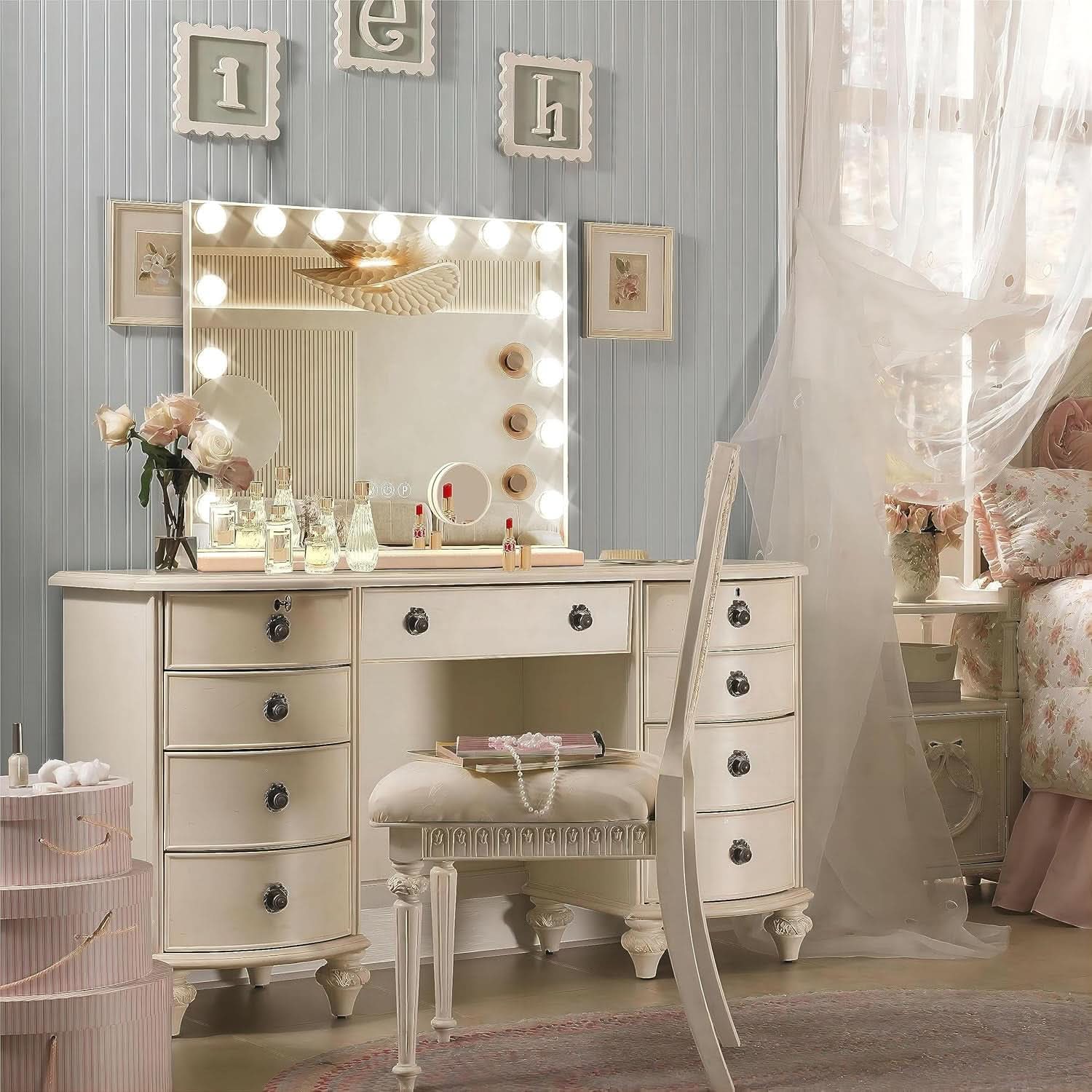 Hollywood Vanity Mirror With Lights 23x18 Aluminum USB Port